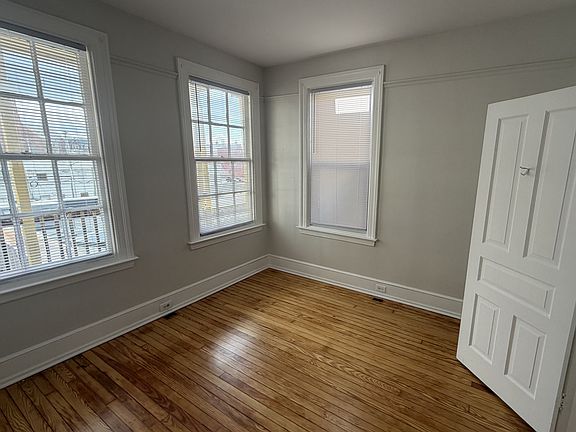 5th image of 132 W Market St #11551189