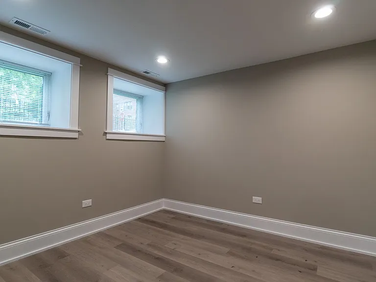 Pf Arg 5400 N. Paulina — Photo 24