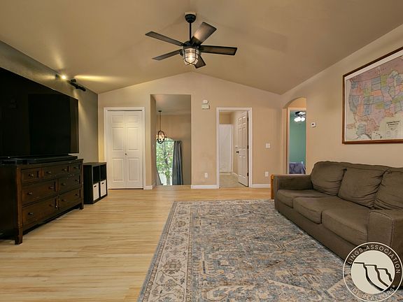 4th image of 1321 Mirror Lake Ln