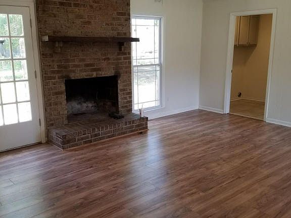 3rd image of 105 Bedford Ct