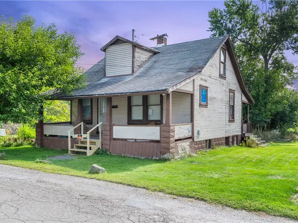 220 Jackson St, Houston, PA 15342