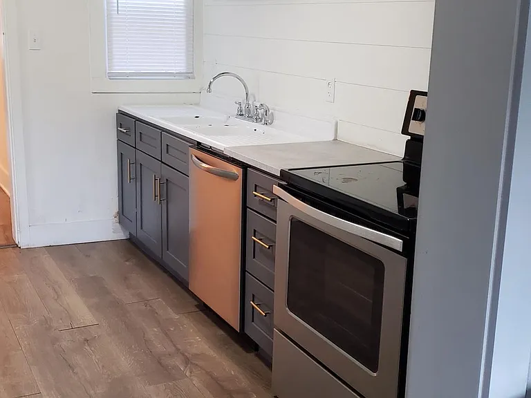 807 River Ave — Photo 2