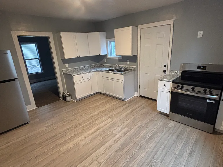 344 N Adams St — Photo 8