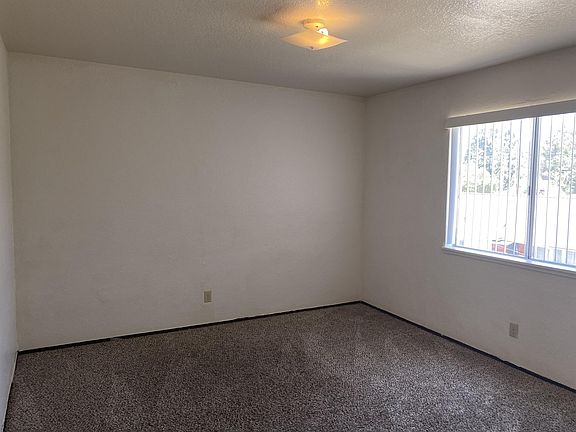 4th image of 935 Kenwood Ave #11018009