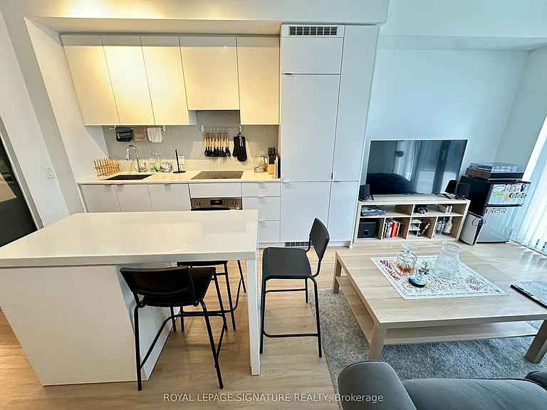 7 Grenville St #702 — Photo 21