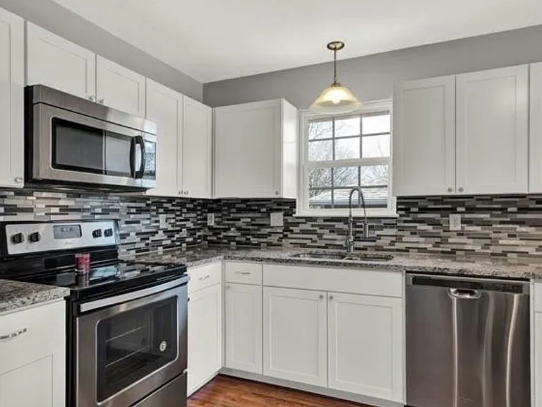 315 W Bond St — Photo 8