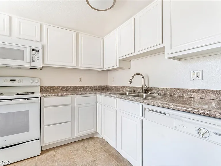 4360 Sandy River Dr #31 — Photo 7
