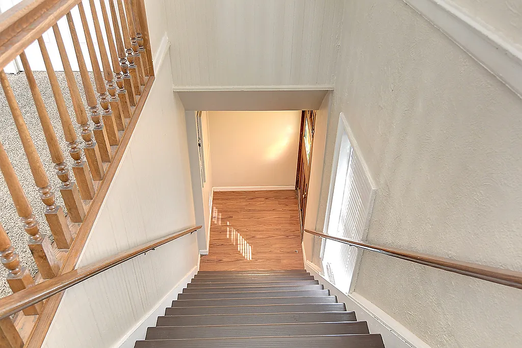2 bed, 1900 sqft, $1,800 — Photo 2