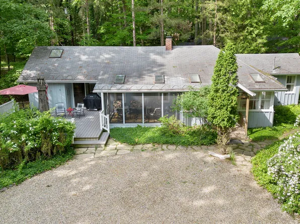 7485 Linwood Dr, Harbert, MI 49115