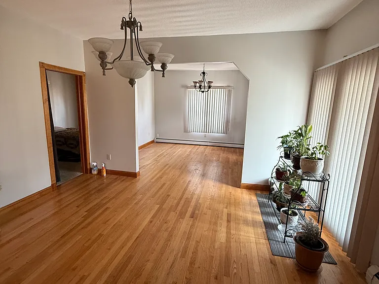546 Lonsdale Ave #2 — Photo 2