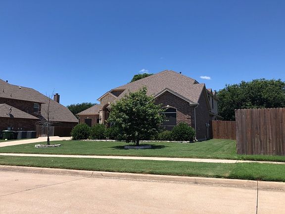 2nd image of 4515 Woodcrest Ln