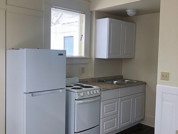4th image of 202 S Palouse St APT 4