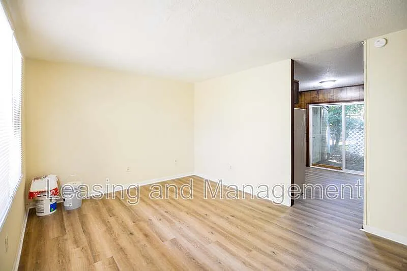 2 bed, 1.0 bath, 900 sqft, $1,530 — Photo 3
