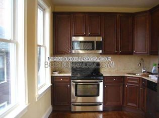 26 Saint Albans Rd #1R, Boston, MA 02115