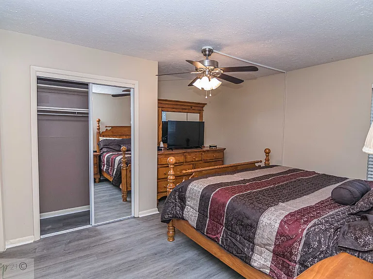 103 E Lockhaven Dr #E — Photo 25