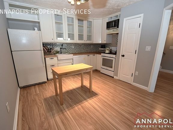 3rd image of 30B Ironstone Ct