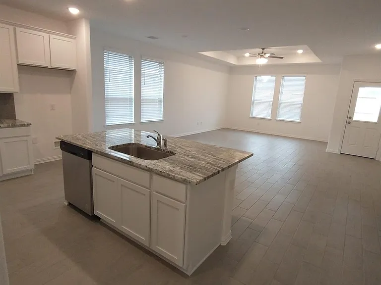 8034 Royal Palm Dr — Photo 5