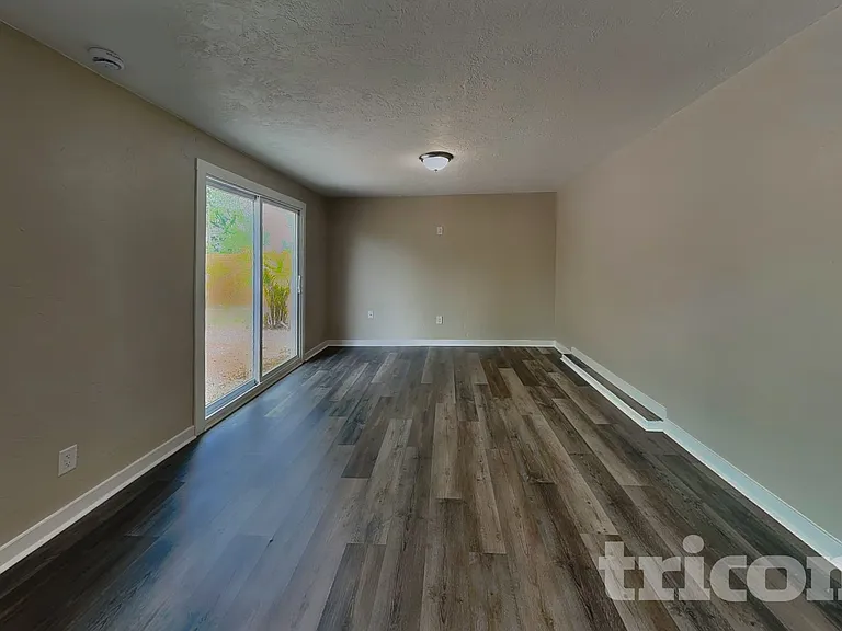7330 Cass Cir — Photo 2