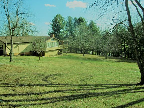 3rd image of 4568 Mountain View Dr