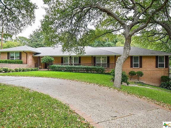 3rd image of 2601 Birdcreek Dr