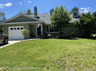 27 Hilltop Cir, Lincroft, NJ