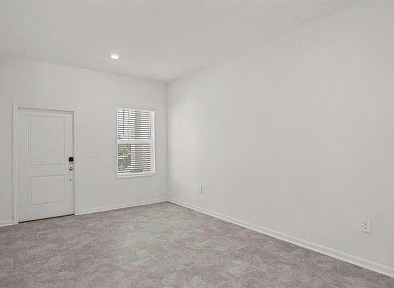 3302 Laurent Loop — Photo 14