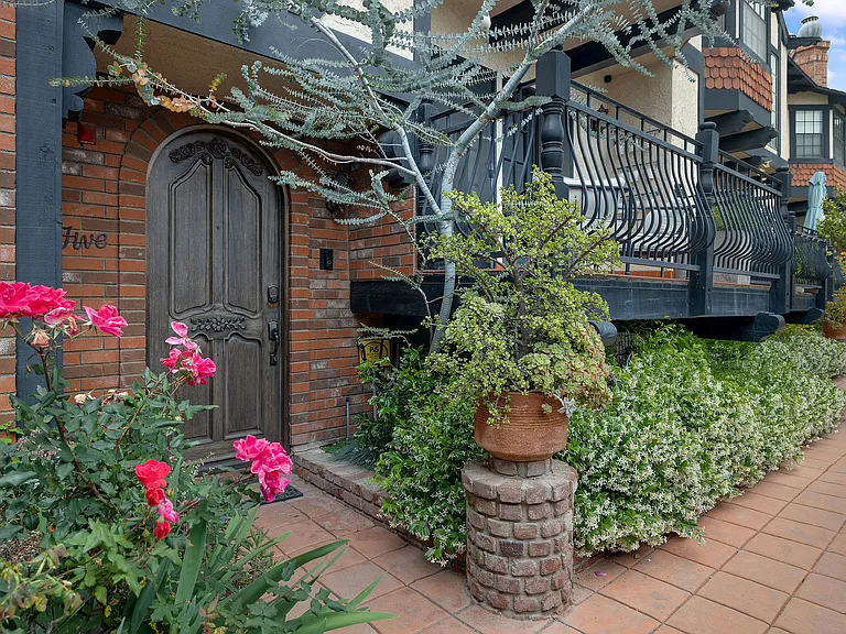 227 S Irena Ave #5 — Photo 3