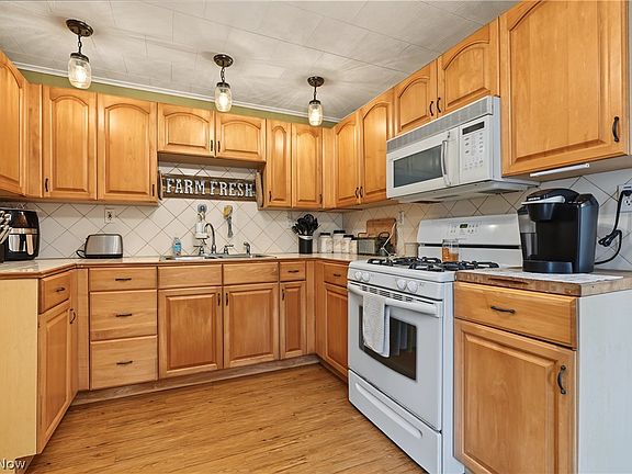4th image of 315 W Michigan Ave