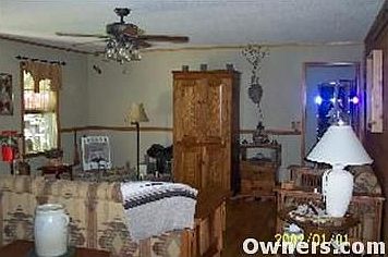 LARGE LIVING ROOM/DEN