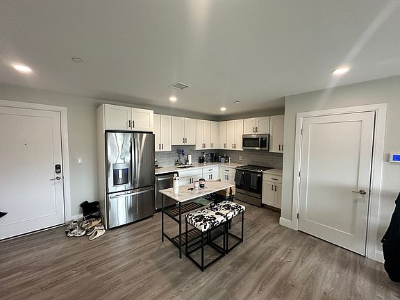 2nd image of 200-204 Old Colony Ave #402