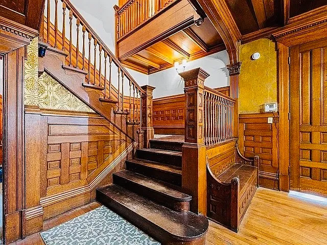 810 E Locust St #4 — Photo 4