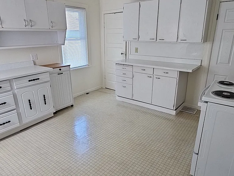 255 4th Ave NE — Photo 3