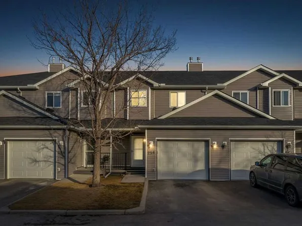 256 NW Taracove Pl NE, Calgary, AB T3J 4T4