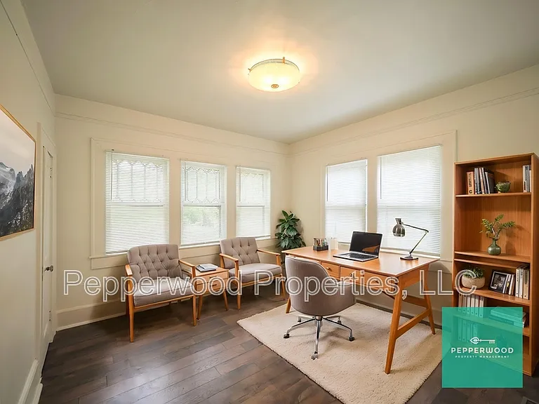 479 Peronneau St — Photo 6