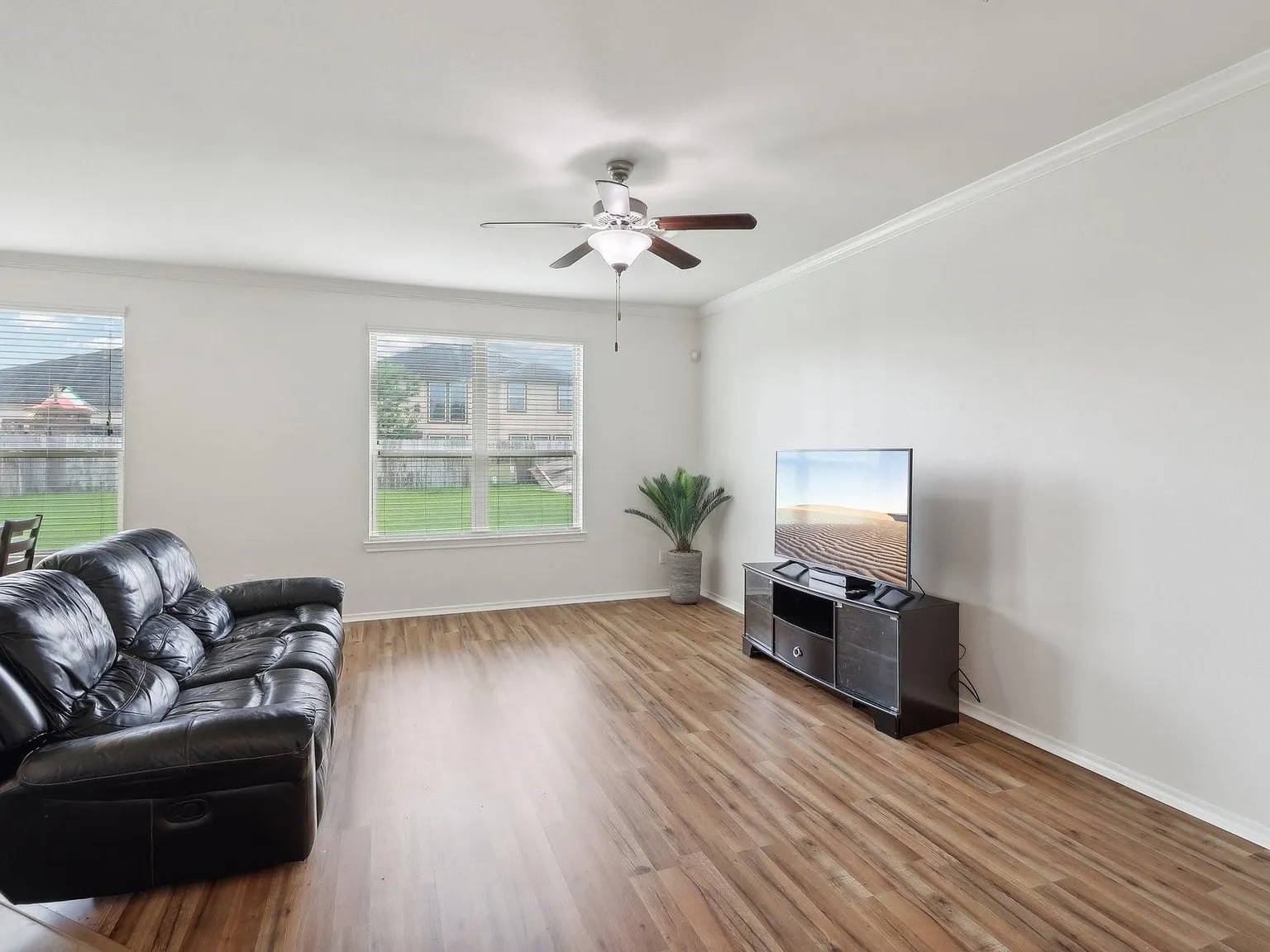 4 bed, 2.5 bath, 1817 sqft, $2,100 — Photo 3