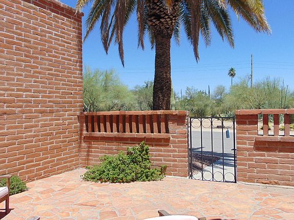 2nd image of 449 W Paseo Solana