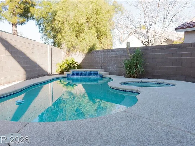 7290 Golden Star Ave — Photo 1