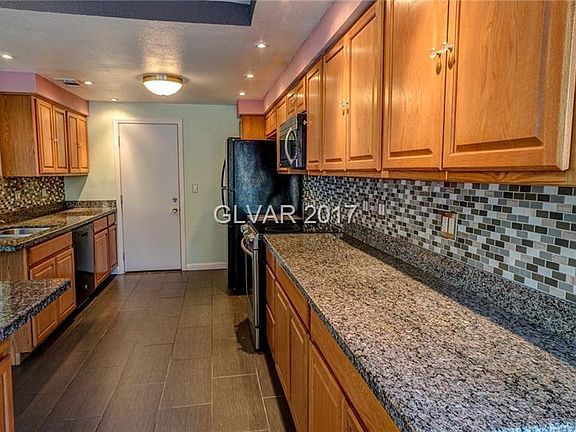 4th image of 132 Almendio Ln