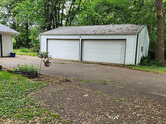 2nd image of 307 Beech Ln S
