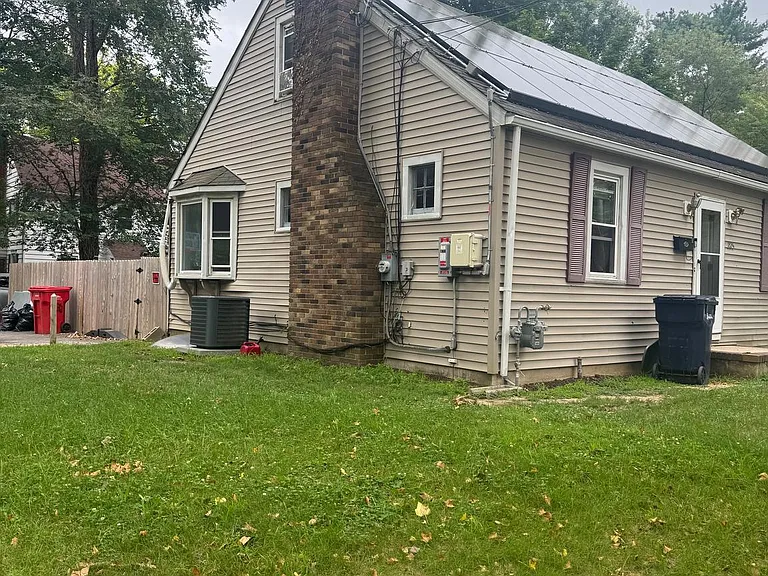 225 Giles Rd — Photo 2