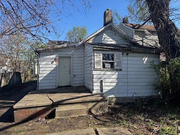 2nd image of 214 Pierce St