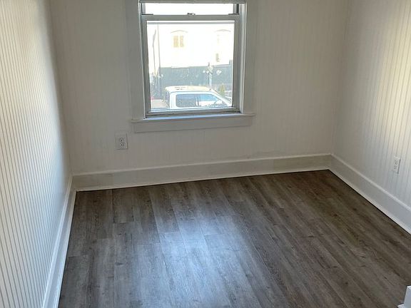 2nd image of 837-875 E 2nd St #875-2