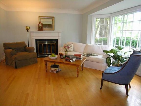 3rd image of 8231 Lowell Ave