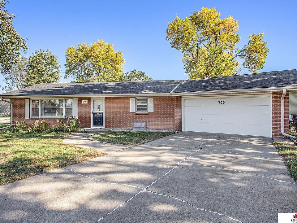 1st image of 700 Windsor Dr