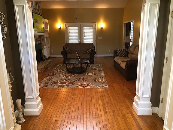 4th image of 305 Shadowood Ln