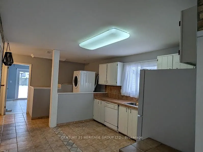 3 bed, $2,400 — Photo 4
