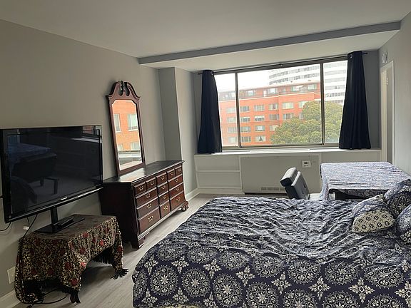 3rd image of 1111 Arlington Blvd APT 822