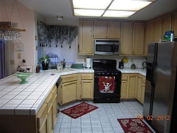 4th image of 220 Pinedale Ave