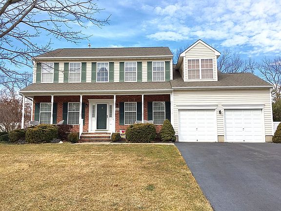 2nd image of 215 Brittany Ln