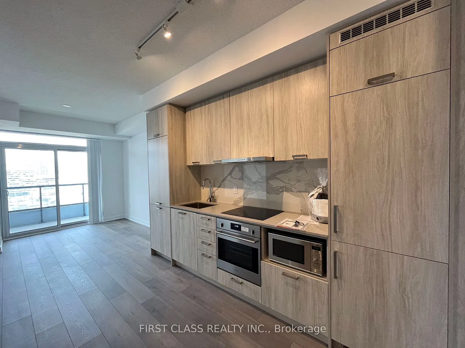 38 Honeycrisp Cres — Photo 4